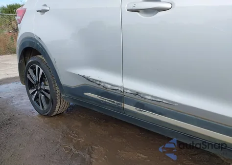 2019 Nissan Kicks Sr from USA, damaged, VIN 3N1CP5CU5KL517579